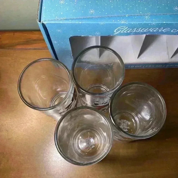 NWOT Disney Zak Mickey Minnie Mouse Glassware  Set of 4 Pint Christmas - Picture 9 of 16